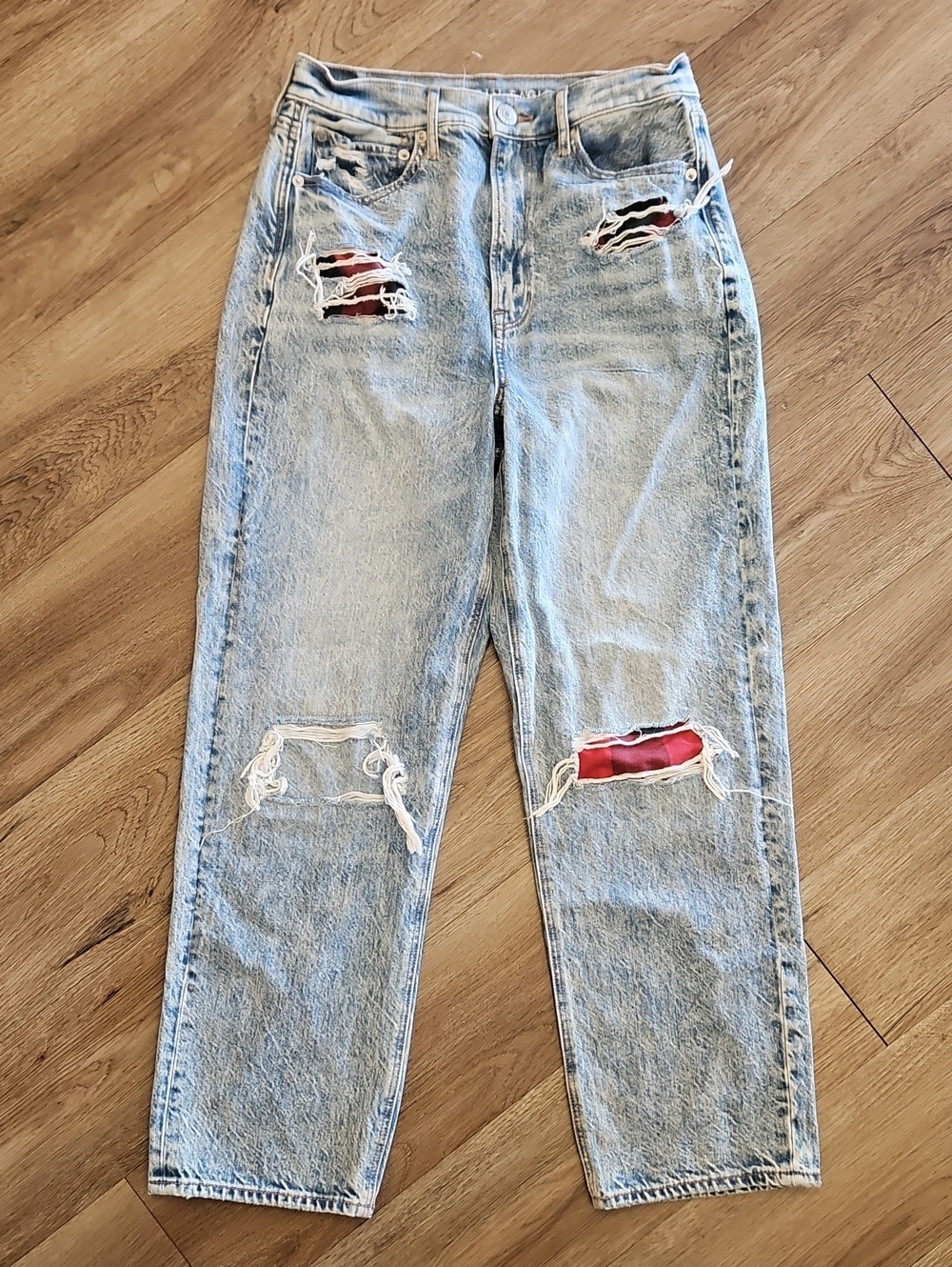 American Eagle Distressed Boyfriend Jean